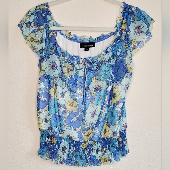 Fortune & Ivy Crop - Picture 1 of 9